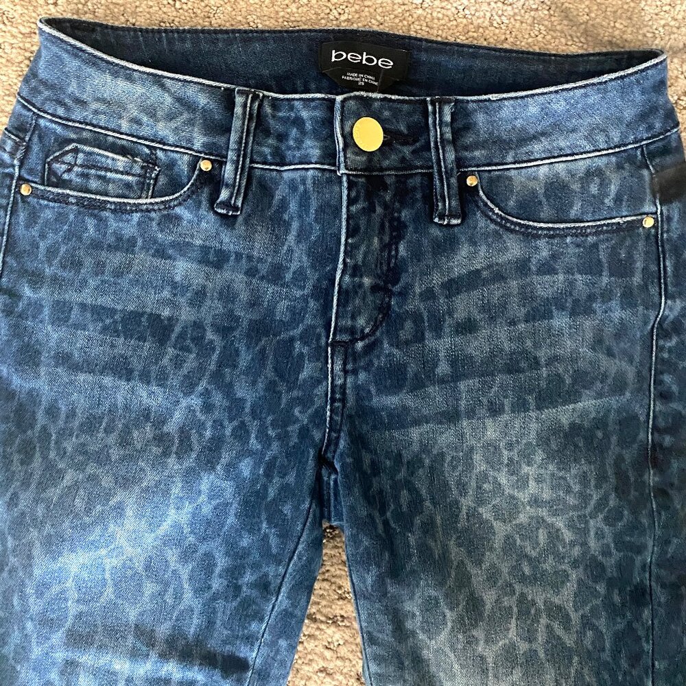 Women’s bebe Blue Leopard Print Skinny Jeans